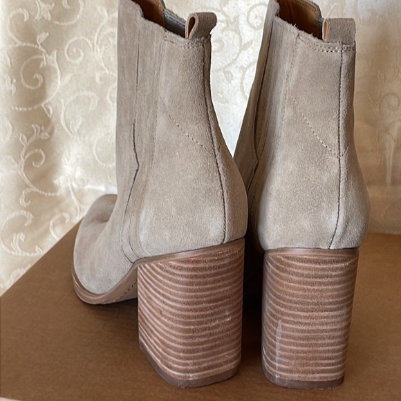 Mark Fisher Heeled genuine suede Ankle Booties Sz 8.5 - Picture 2 of 9